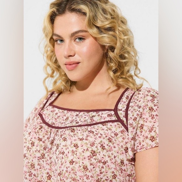 Torrid Floral Chiffon Short Sleeves Top Size 1X Pink Semi Sheer Flutter Sleeves - Picture 2 of 11